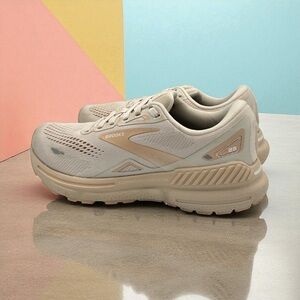 Brooks Women's Adrenaline GTS 23 Cream Running Sneakers Shoes Size 7.5